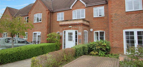 Flat to rent in Cremorne Place, King George Avenue, Petersfield, Hampshire GU32