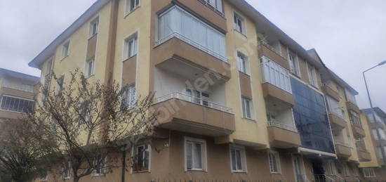 VÜS GAYRİMENKUL'den Etü Yolu' nda Tugay Sitesi Kiralık 3+1 Daire