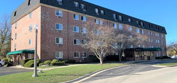 5011 Valley Ln Apt 500, Streamwood, IL 60107