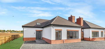 2 bed detached house for sale