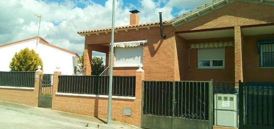 Chalet adosado en venta en calle Nuestra Señora de la Piedad