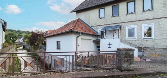 Für Ihre große Familie: Renovierungsbedürftiges Einfamilienhaus in zentraler Ortslage von Schmalnau