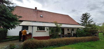 Einfamilienhaus mit Garage und großem Grundstück im Herzen von Parchau