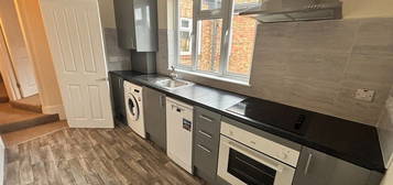 Flat to rent in Cannon Hill Lane, London SW20