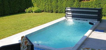 Bungalow mit Pool
