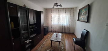 Vand apartament 3 camere in Codlea, mobilat, zona buna, etaj I,central