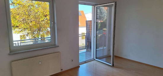 Helle Garconniere mit schönem Balkon