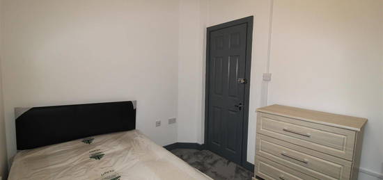 Room to rent in Beechwood View, Burley, Leeds LS4