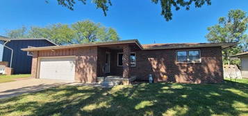 401 Scott Ave, Salina, KS 67401