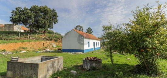 Terreno de 3360 m2 c/ poço e benfeitoria de V2