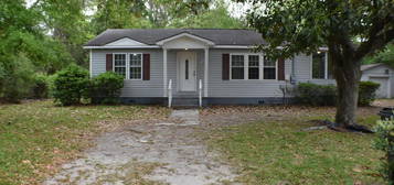 1501 Hogarth St, Beaufort, SC 29902