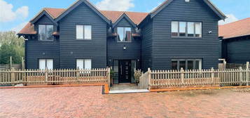 5 bedroom detached house to rent