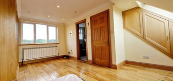 1 bed semi-detached house for sale