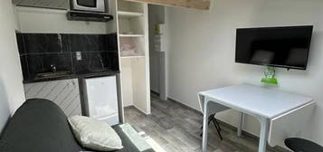 Studio meublé  à louer, 1 pièce, 16 m², Étage 3/–