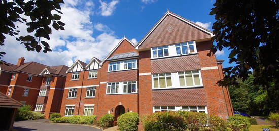 Flat to rent in Wake Green Road, Moseley, Birmingham B13