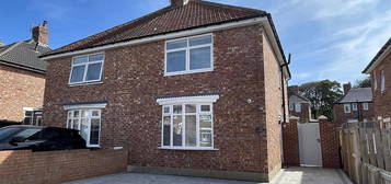 3 bed semi-detached house for sale