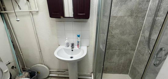 Flat to rent in Hartley Road, Luton LU2