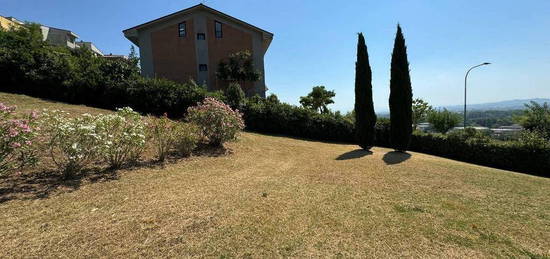 Villa singola con giardino possibilità per due fam