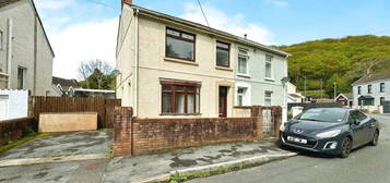 3 bed semi-detached house for sale