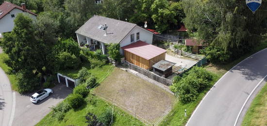 Großes Einfamilienhaus mit Pferdeboxen, Doppelgarage und toller Aussicht!