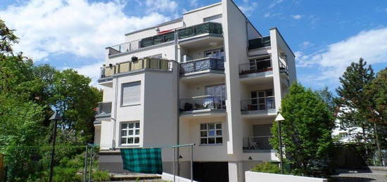 ** Apartment mit großem Balkon - Stellplatz möglich! ** ab sofort