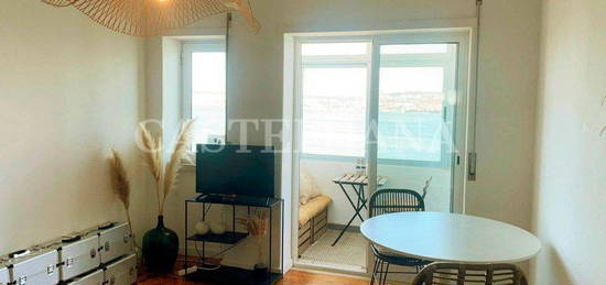 Apartamento T2 com vista de rio e Lisboa. Ideal para Investimento!