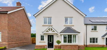 4 bedroom detached house to rent