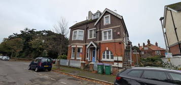 Flat to rent in Westbourne Gardens, Folkestone CT20