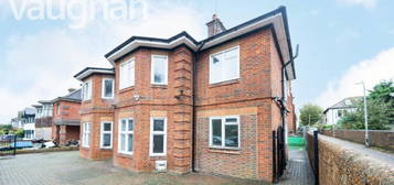 5 bedroom semi-detached house