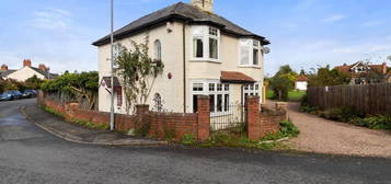 2 bed detached house for sale