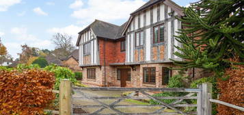 5 bedroom detached house