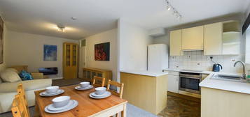 Flat to rent in Belgravia Court, Bath Road, Reading RG30