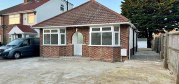 Bungalow to rent in Pepys Way, Girton, Cambridge CB3