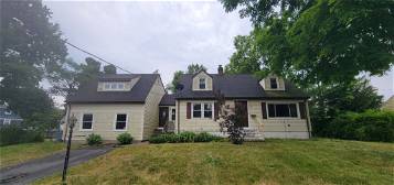1 Frost Dr, North Haven, CT 06473