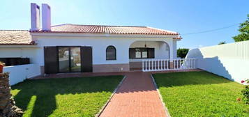 Casa / Villa T4 em Gaeiras de 208,00 m2