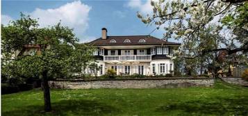 Historische Villa mit großem Grundstück am Bodensee in Bestlage