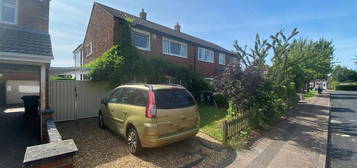 4 bedroom semi-detached house to rent