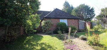 2 bed semi-detached bungalow to rent