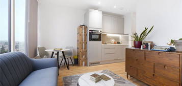 Flat for sale in Westgate House, London W5