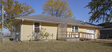 208 W 10th Rd, Overbrook, KS 66524