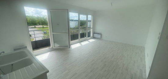 Location T1 ifs plaine 33m2 avec balcon et cave