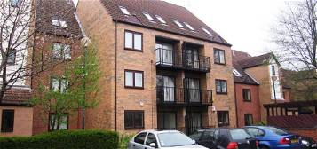 Flat to rent in Heron Wharf, Castle Marina, Nottingham NG7