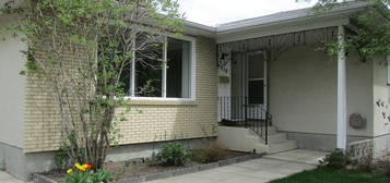 5936 Dalridge Hl NW, Calgary, AB T3A 1L9