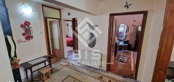 Apartament 3 camere etaj 1