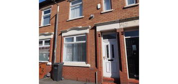 Terraced house to rent in Lonsdale Avenue, Stockport SK5