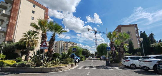 Trilocale ottimo stato, piano terra, Ostia Levante, Roma