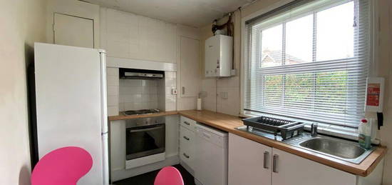 2 bedroom ground floor flat