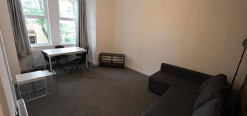 Flat to rent in Chatham Grove, West Didsbury, Manchester M20