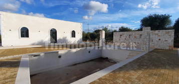 Villa unifamiliare Contrada Traetta Grande, Campanile, Fumarola, Cavalleriza, Ostuni