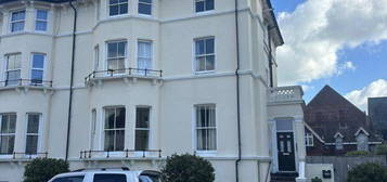 Flat to rent in Hardwick Road, Eastbourne BN21